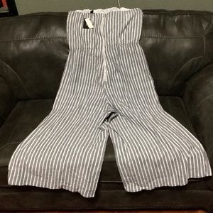 ASHLEY STEWART gray and white pin stripe size 16 romper.